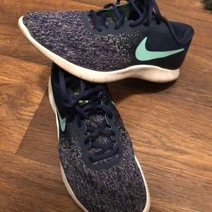 Nike flex contact sneakers